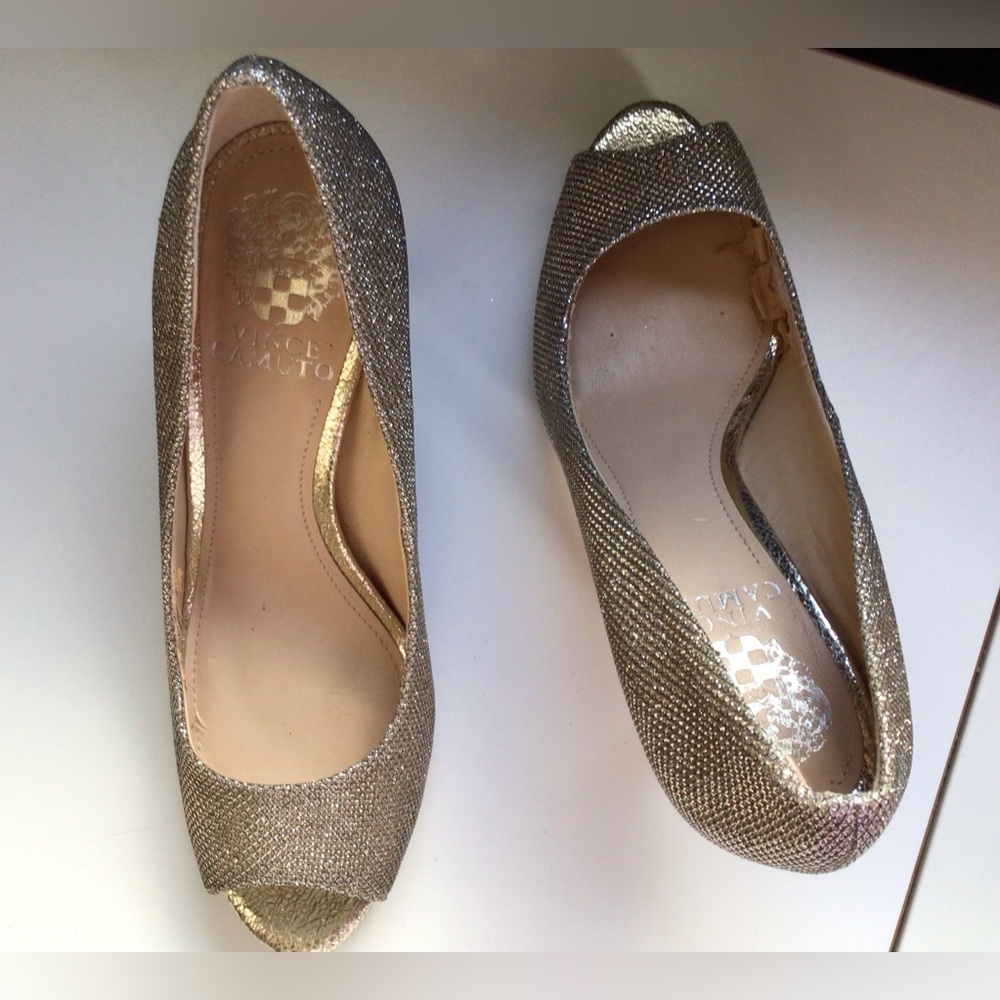 Vince Camuto size 7 - Picture 2 of 15